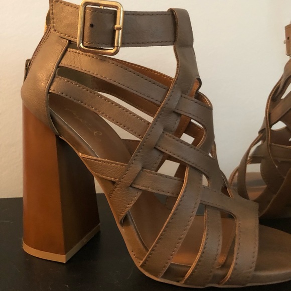 Open toe heels - Picture 2 of 4